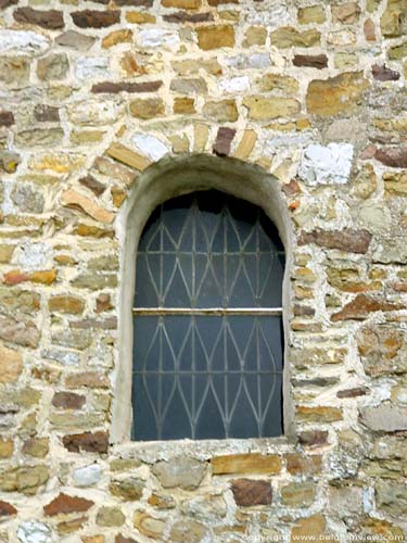 Sint-tiennekerk van Waha MARCHE-EN-FAMENNE / BELGI Rondboogvenster.