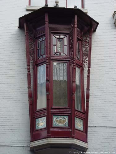 Woning Boreas BERCHEM / ANTWERPEN foto Art nouveau erker getekend door Joseph Bascourt.