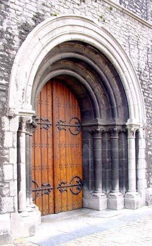 Sint-Jacobskerk GENT foto Rondboog portaal.