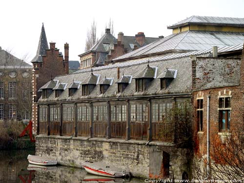 Oude Vismijn (vismarkt) GENT / BELGI Wellicht de oudste nog overgebleven houten gevel uit Gent.