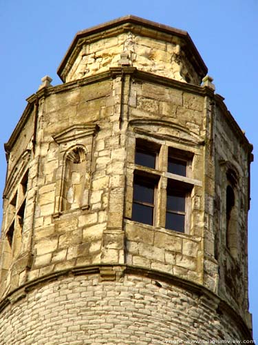 Achtersikkel GENT / BELGI 16de eeuwse renaissancebelvédère die de zandstenen toren (15de eeuw) bekroont.