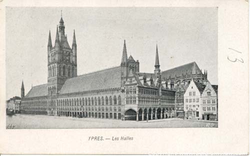 Hallen (lakenmakershal) en belfort IEPER / BELGI  