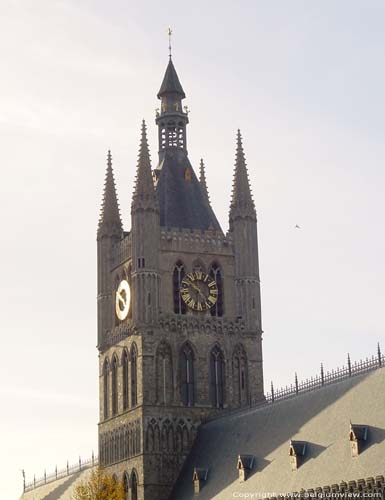 Halles aux draps et beffroi IEPER  YPRES / BELGIQUE 