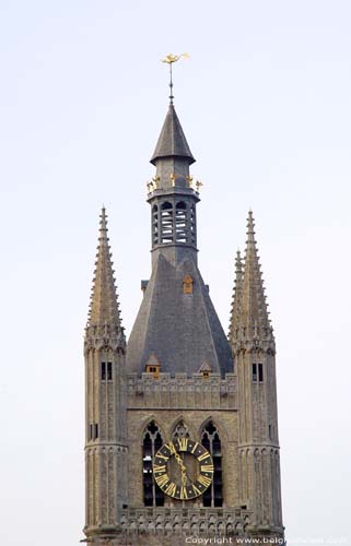 Hallen (lakenmakershal) en belfort IEPER foto 