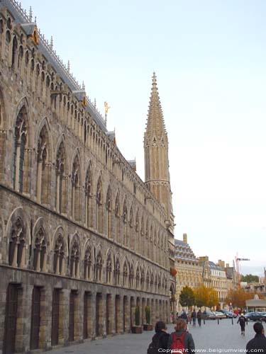 Halles aux draps et beffroi IEPER / YPRES photo 