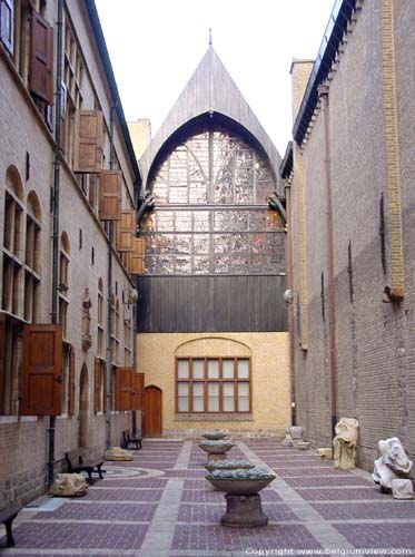 Clothmakers' Hall and belfry IEPER picture 