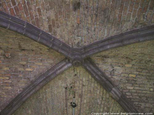 Hallen (lakenmakershal) en belfort IEPER foto Kruisribgewelf