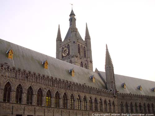 Halles aux draps et beffroi IEPER / YPRES photo