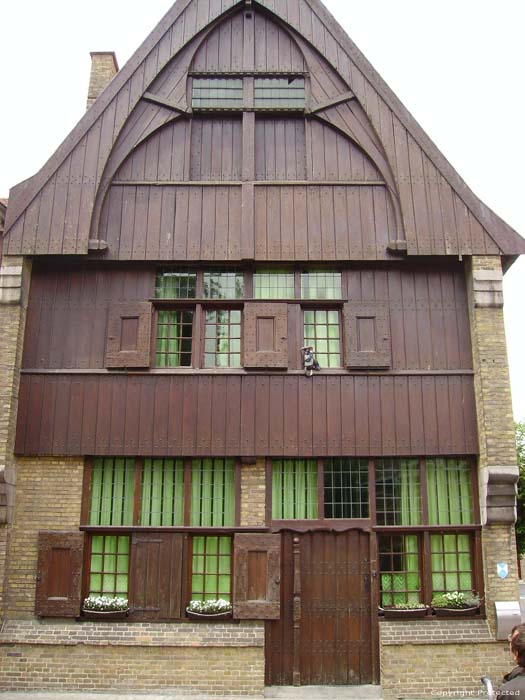 Oud houten huis IEPER foto 