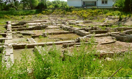 ter Duinenabdijrune KOKSIJDE foto De opgegraven runes van deze grootse Cistercinzerabdij.