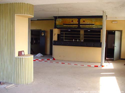 Hotel Normandie KOKSIJDE / BELGI Vervallen bar.