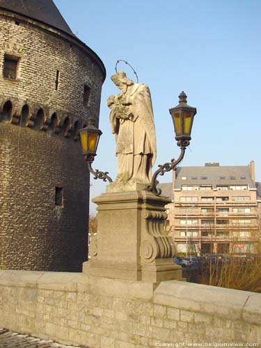 Pont et tours Broel KORTRIJK  COURTRAI / BELGIQUE 