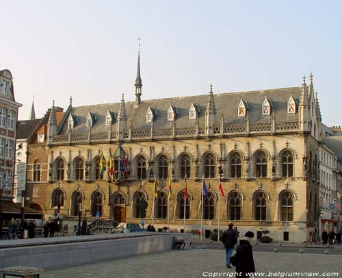 Stadhuis KORTRIJK foto Zicht vanop de Grote Markt