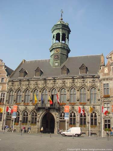 Stadhuis MONS in BERGEN / BELGI 