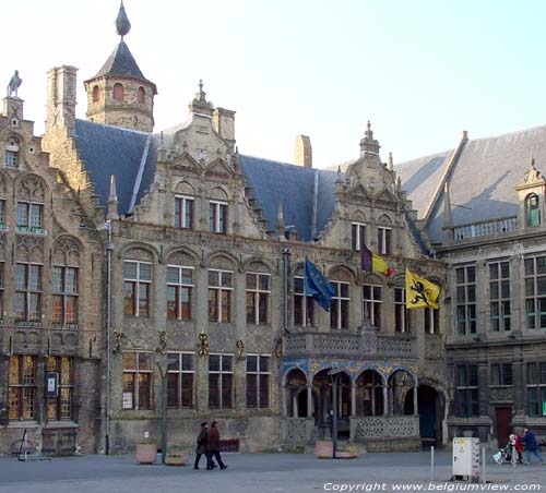 Stadhuis VEURNE / BELGI Overzicht vanop de Grote Markt