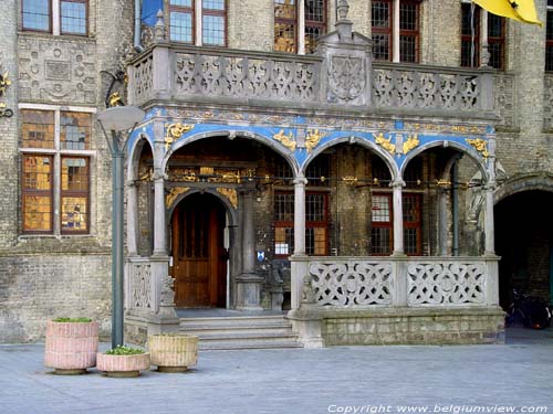 Stadhuis VEURNE / BELGI Galerij met korfbogen op Ionische zuilen