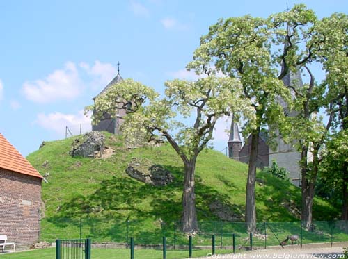 Kapel op motte - Grafkapel van de familie Michiels KINROOI / BELGI 