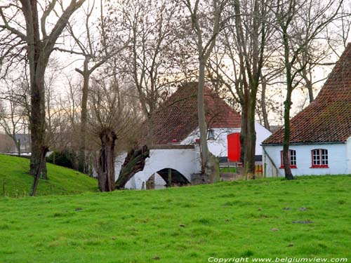 Farm on a mound in Dudzele ZEEBRUGGE in BRUGGE / BELGIUM 
