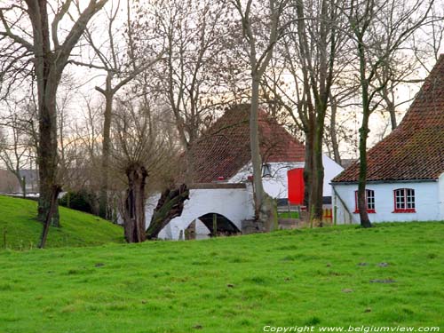 Hoeve op motte te Dudzele ZEEBRUGGE in BRUGGE / BELGI 