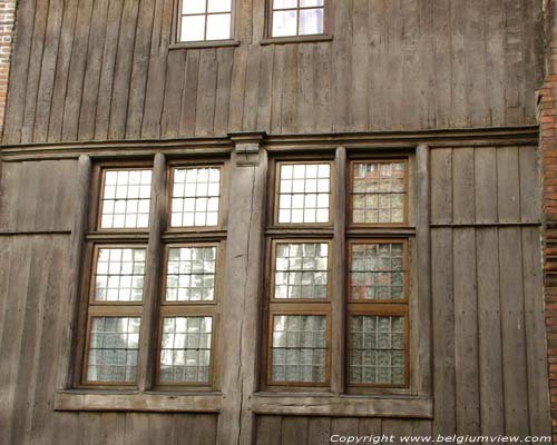 Houten gevel BRUGGE foto 