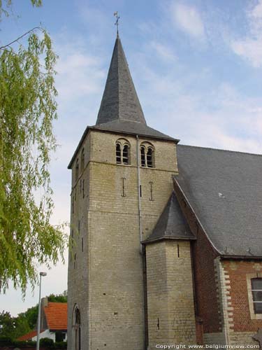 Onze-Lieve-Vrouw-ten-Hemelopnemingkerk (Vertrijk) BOUTERSEM foto Romaanse toren uit de 12e eeuw