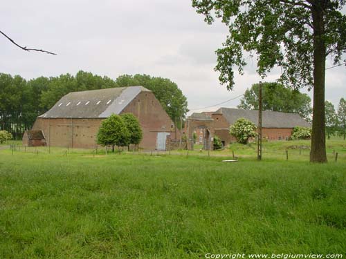 Large farm GENAPPE / BELGIUM e