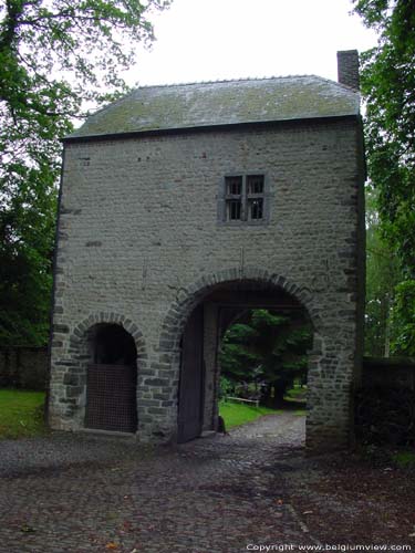 Porch FRASNES-LEZ-GOSSELIES in LES BONS VILLERS / BELGIUM 