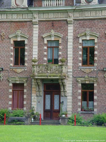 Castle FRASNES-LEZ-GOSSELIES in LES BONS VILLERS / BELGIUM e