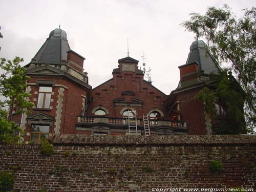 Castle FRASNES-LEZ-GOSSELIES in LES BONS VILLERS / BELGIUM e