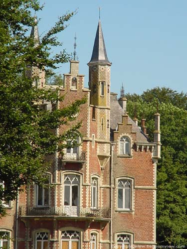 Rode Kasteeltje van Linden (Beau Sjour) LUBBEEK / BELGI 