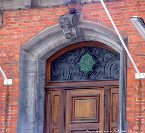 Gemeentehuis LOBBES / BELGI 