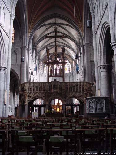 Sint-Maternusbasiliek WALCOURT foto 