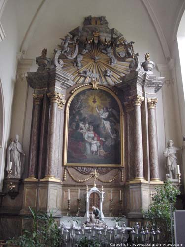 Onze-Lieve-Vrouwekerk van Rupelmonde KRUIBEKE / BELGI Het hoofdaltaar (einde 17e eeuw) draagt een schilderij 