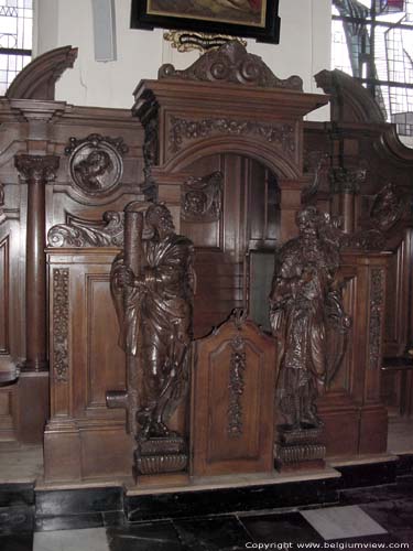 Onze-Lieve-Vrouwekerk van Rupelmonde KRUIBEKE foto 18e eeuwse biechtstoelen.