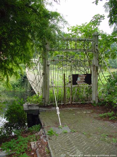 Pont suspendu  ct de chteau Wisselkerke KRUIBEKE photo 