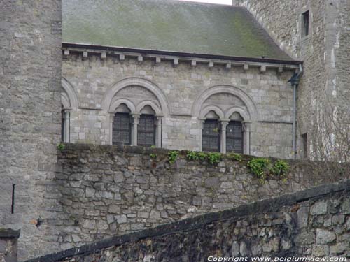 Middeleeuws Feodaal Kasteel THY-LE-CHATEAU in WALCOURT / BELGI 