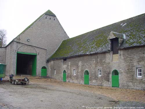 Kasteel van Berzee Berze in WALCOURT / BELGI 