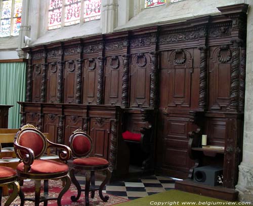 Sint-Lambertuskerk (te Kessel) NIJLEN foto Koorgestoelde uit de 17e eeuw, afkomstig uit de Lierse Kartuizerskerk.