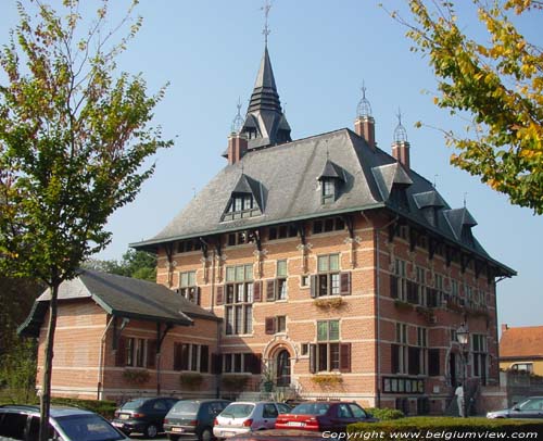 Gemeentehuis WUUSTWEZEL picture
