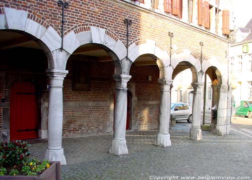 Stadhuis ('s Grevenhuis) BORGLOON / BELGI 