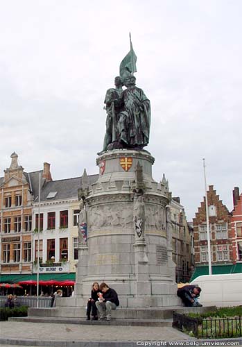 Statue Pieter de Koninc and Jan Breidel BRUGES / BELGIUM 