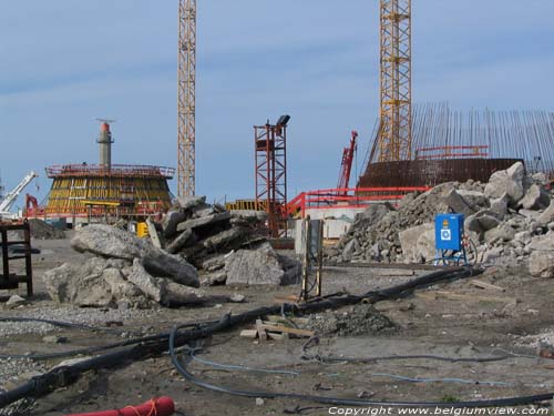 East pier OOSTENDE picture The feet on which the windmills will be built