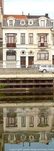 Villa Bertha GENT foto Overzicht met op de voorgrond  het spiegelbeeld in de Schelde.