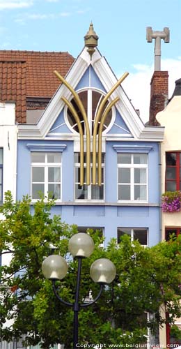 Blauw huis met versiering GENT / BELGI 