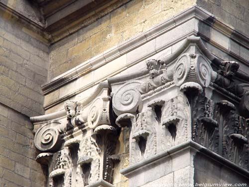 Engels klooster BRUGGE / BELGI Composietpilasters