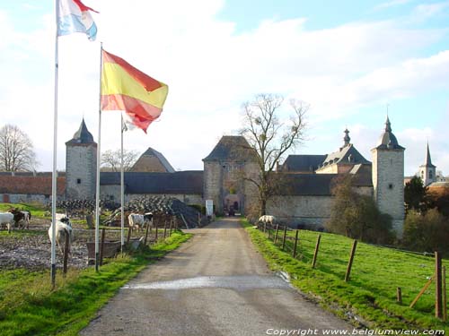 Château-Ferme (à Falaen) NAMUR à ONHAYE / BELGIQUE 
