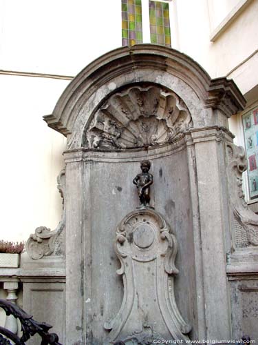 Manneken Pis BRUSSEL-STAD in BRUSSEL / BELGI 