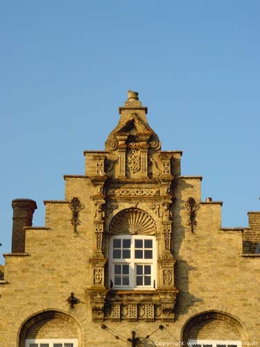 5 stepped gables VEURNE picture Renaissance stepped gable