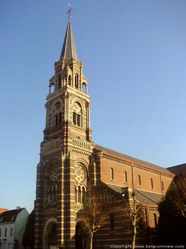 Sint-Amanduskerk ROESELARE foto Overzicht vanop het De Coninckplein