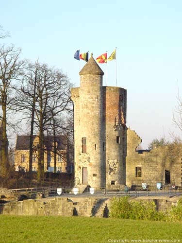 Ruïnes de château-fort HERZELE / BELGIQUE 
